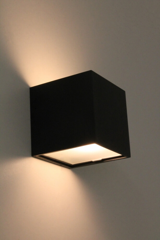 Wandlamp BLOQ A zwart | Diffuus lichtpatroon