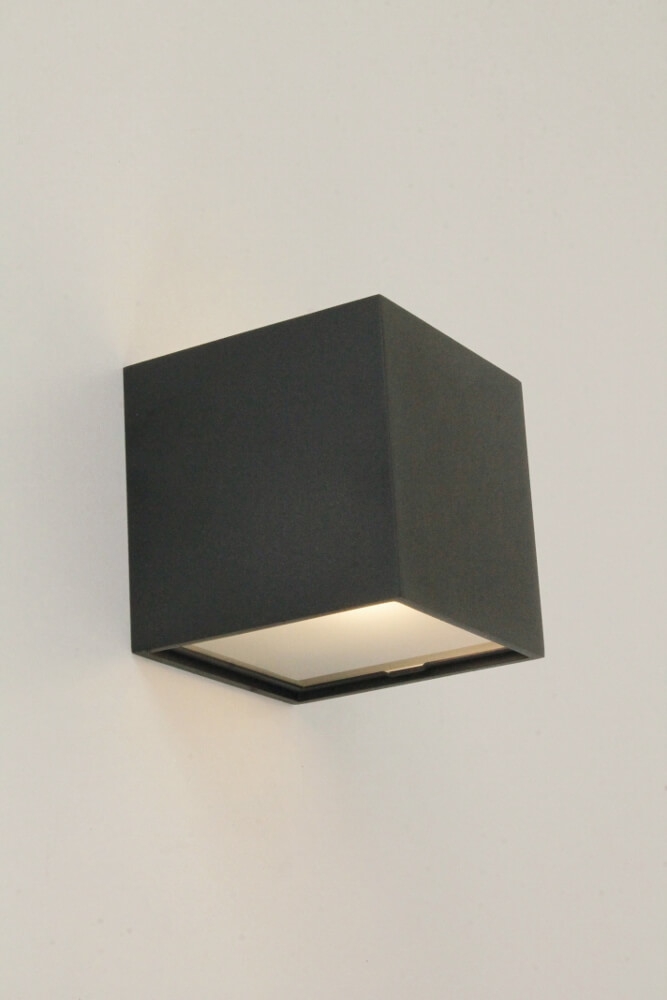 Wandlamp BLOQ A zwart | Diffuus lichtpatroon