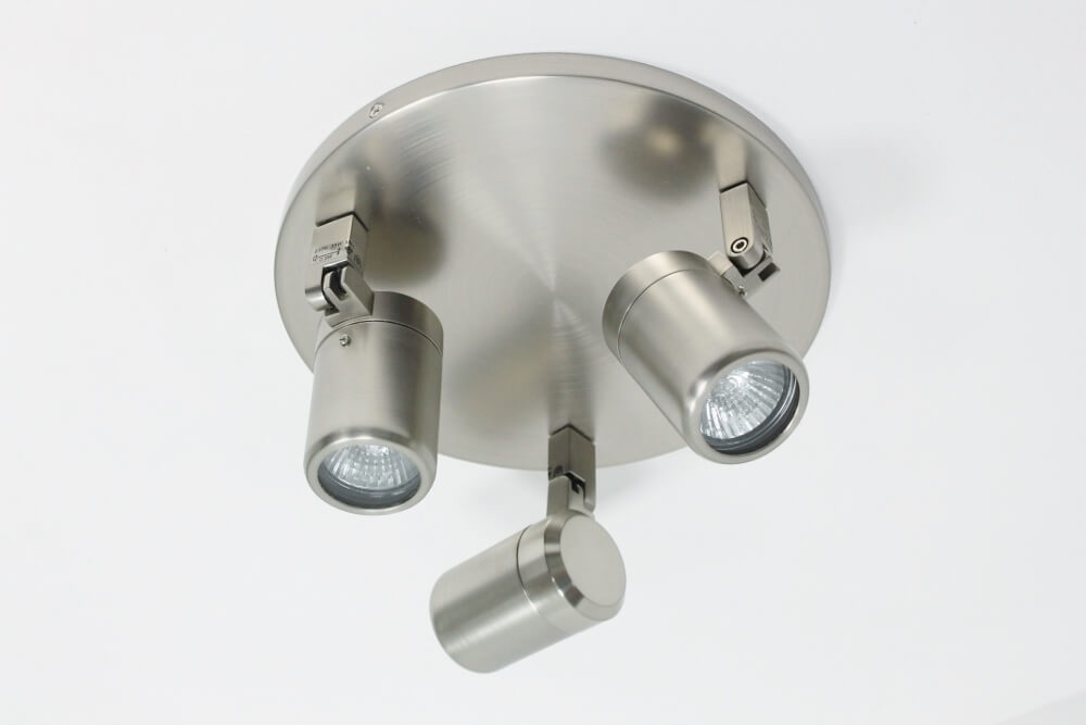 Kantelbare 3-lichts opbouwspot rond DOCCIA IP44 | Staal