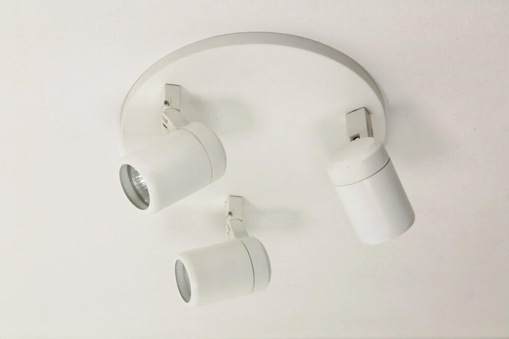 Kantelbare 3-lichts opbouwspot rond DOCCIA IP44 | Wit