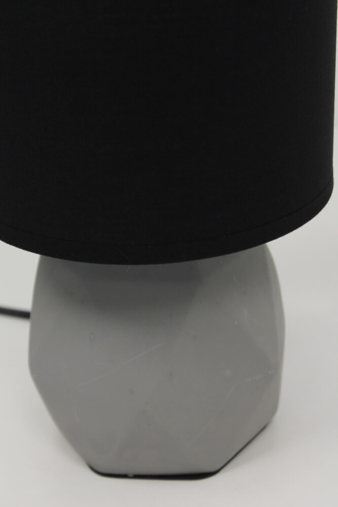 Betongrijze tafellamp SEM | zwarte kap Ø 16 cm
