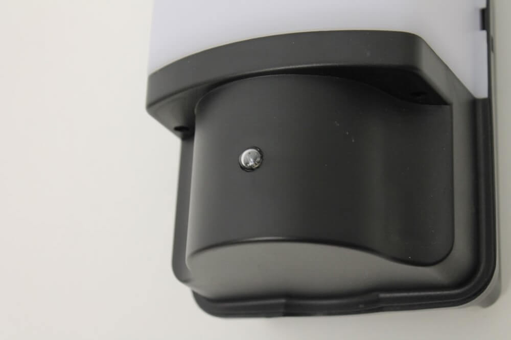 Buitenlamp PUCK met licht-donker sensor | Zwart