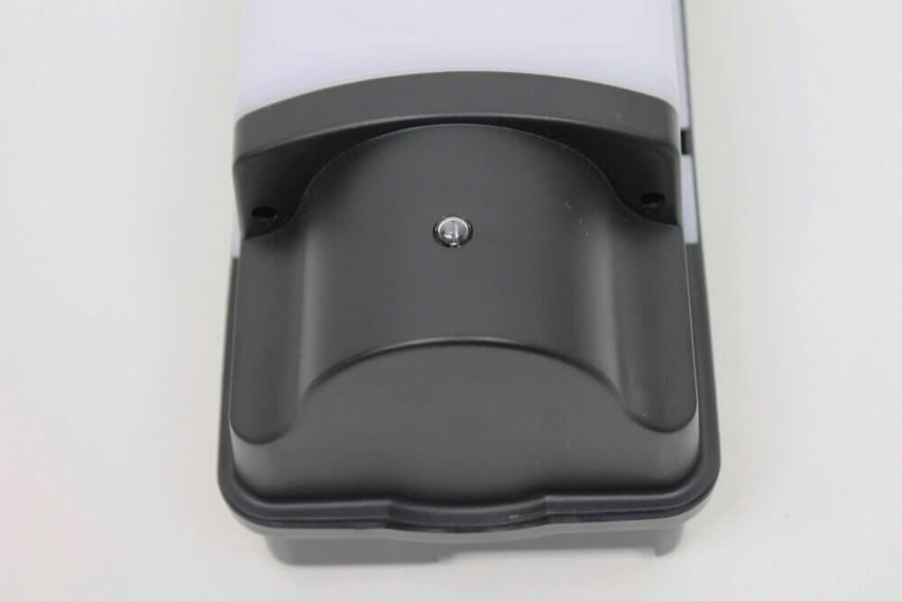 Buitenlamp PUCK met licht-donker sensor | Zwart