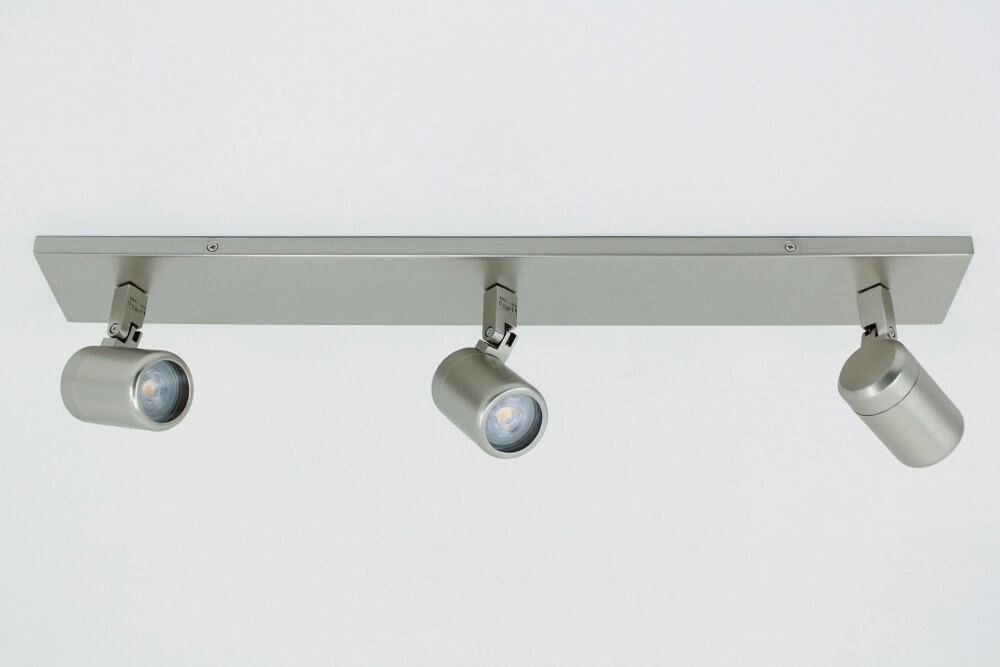 Kantelbare 3-lichts opbouwspot balk DOCCIA IP44 | Staal