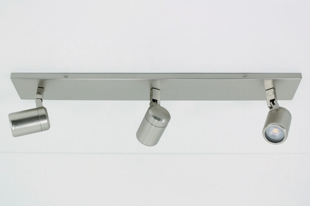 Kantelbare 3-lichts opbouwspot balk DOCCIA IP44 | Staal