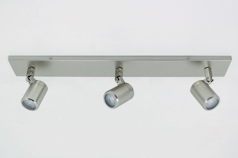 Kantelbare 3-lichts opbouwspot balk DOCCIA IP44 | Staal