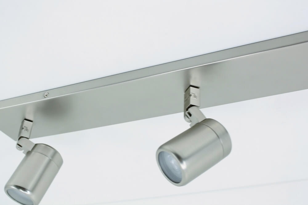 Kantelbare 3-lichts opbouwspot balk DOCCIA IP44 | Staal