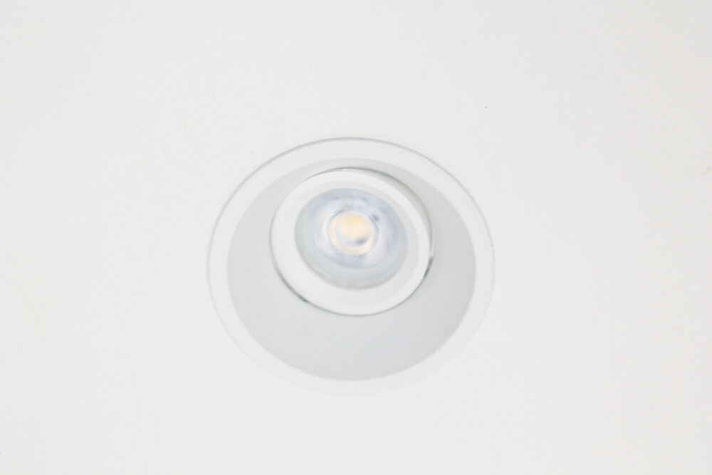 Ronde verdiepte witte inbouwspot TRIMLESS | Kantelbaar 9,3 cm