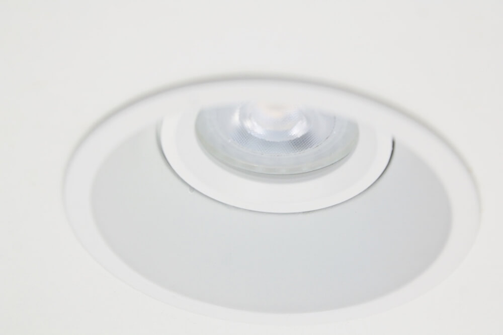 Ronde verdiepte witte inbouwspot TRIMLESS | Kantelbaar 9,3 cm
