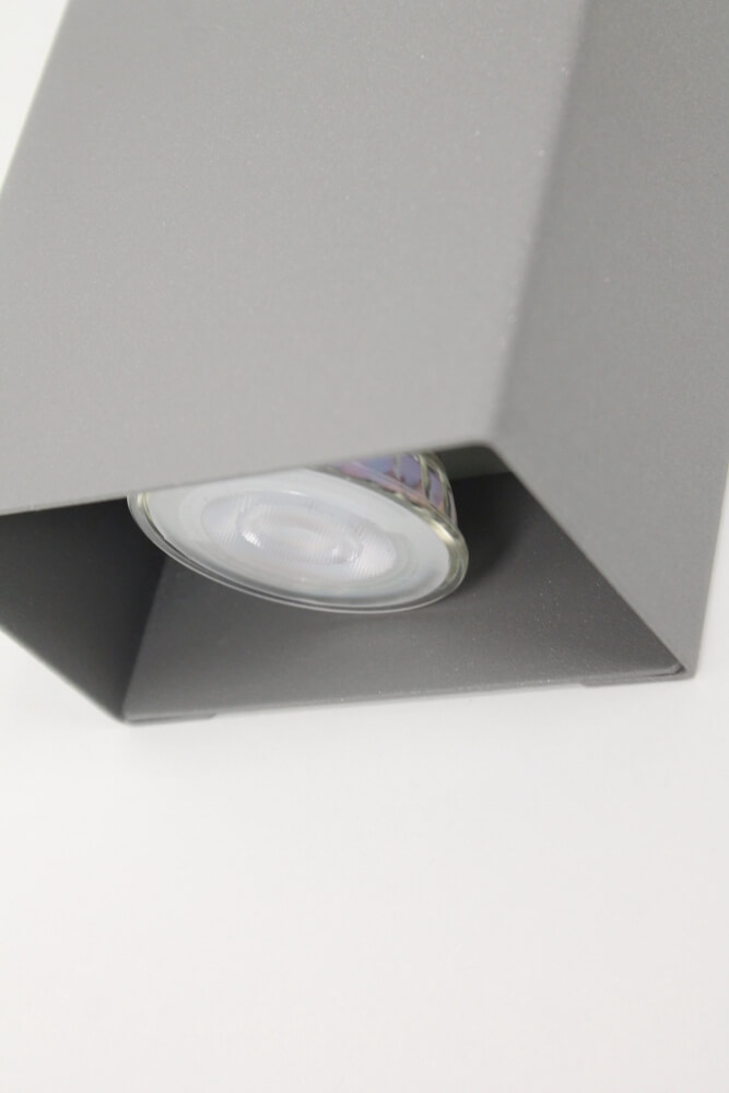 Strakke metalen wandlamp METALLO | Betongrijs