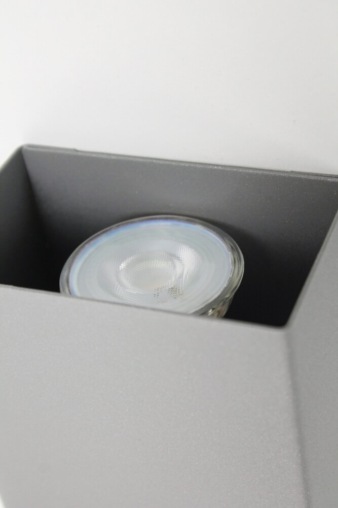 Strakke metalen wandlamp METALLO | Betongrijs