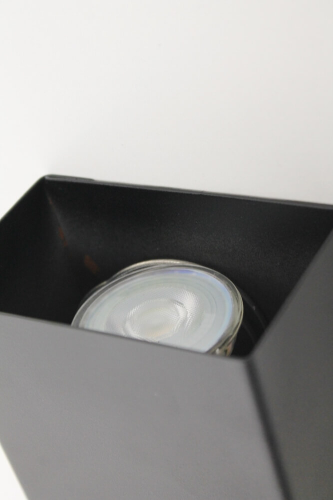Strakke metalen wandlamp METALLO | Zwart