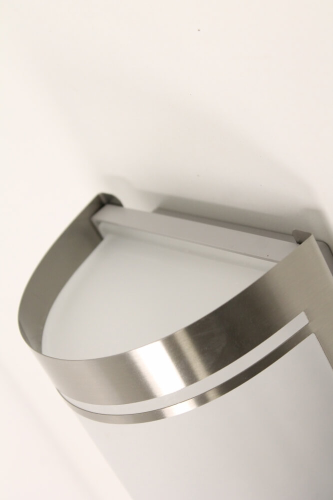 Stalen buitenlamp GIULIO I met mat glas | Bewegingssensor