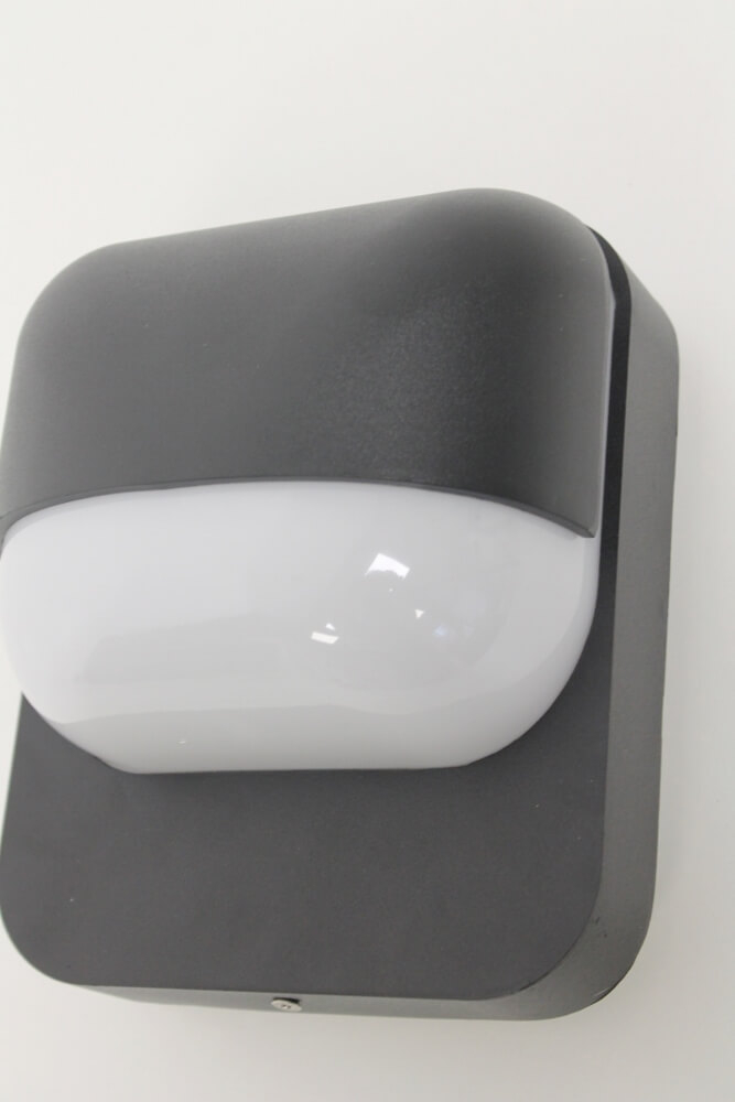 Strakke buitenlamp BOLLO II | Zwart met licht- donkersensor