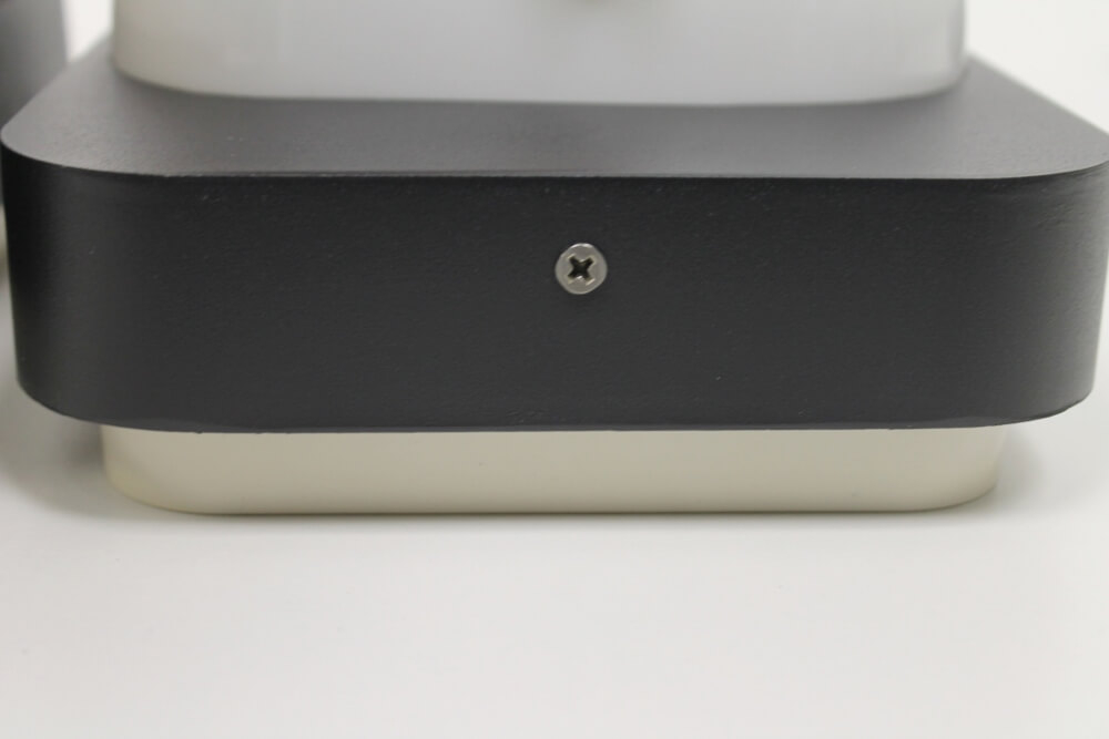 Strakke buitenlamp BOLLO II | Zwart met licht- donkersensor