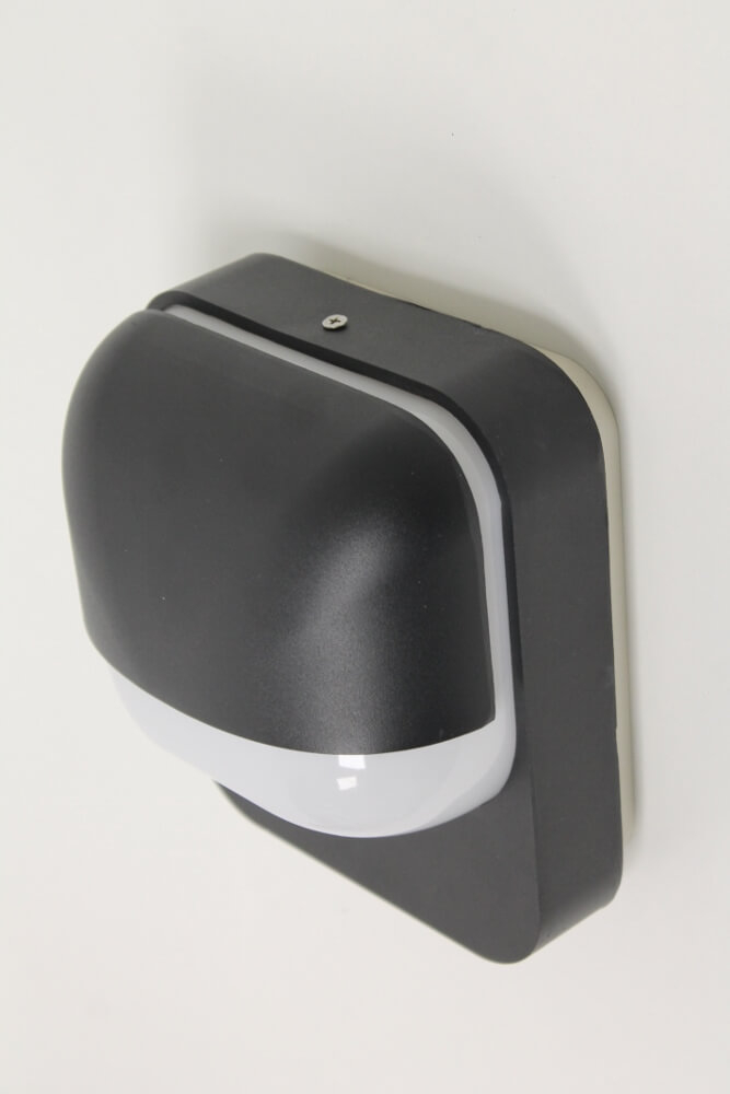 Strakke buitenlamp BOLLO II | Zwart met licht- donkersensor