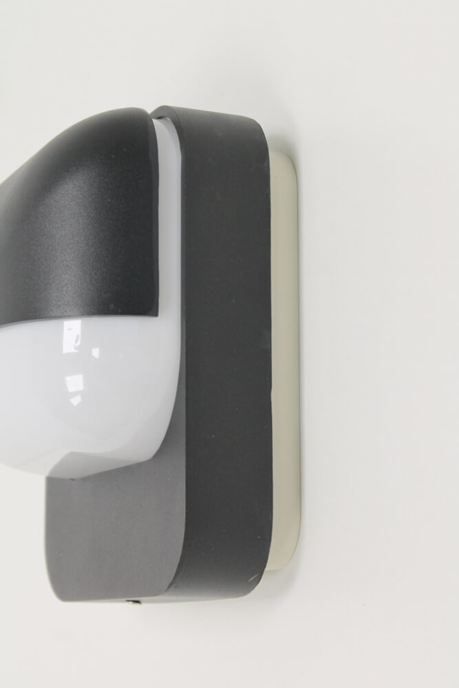 Strakke buitenlamp BOLLO II | Zwart met licht- donkersensor