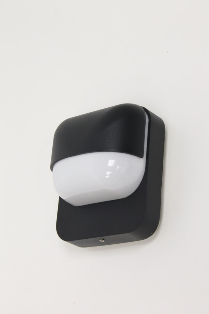Strakke buitenlamp BOLLO II | Zwart met licht- donkersensor
