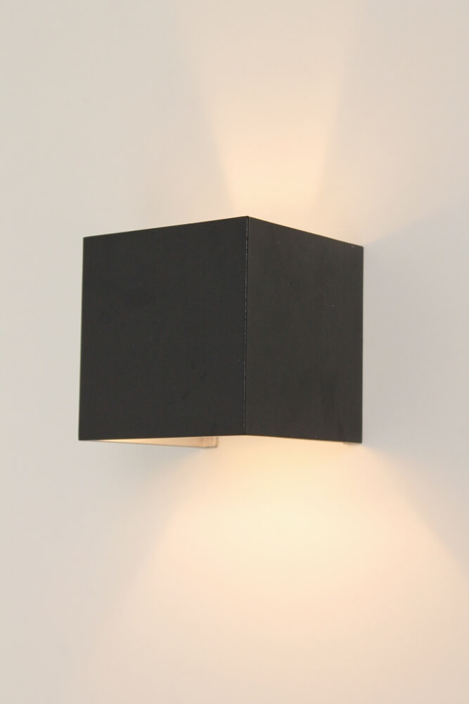 Wandlamp JUDE met verstelbare lichtbundel | Zwart vierkant