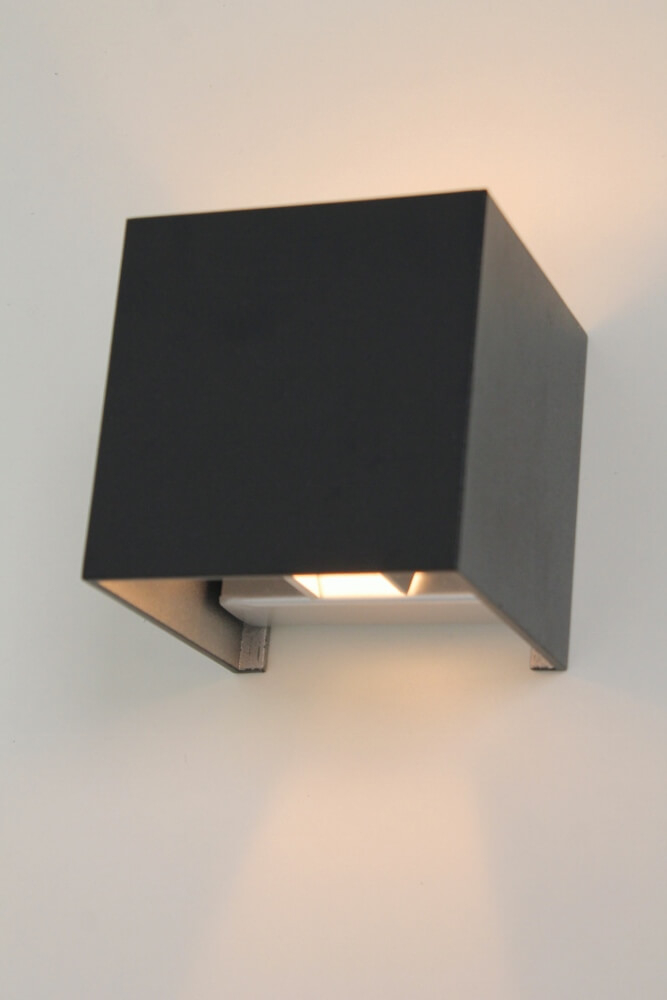 Wandlamp JUDE met verstelbare lichtbundel | Zwart vierkant