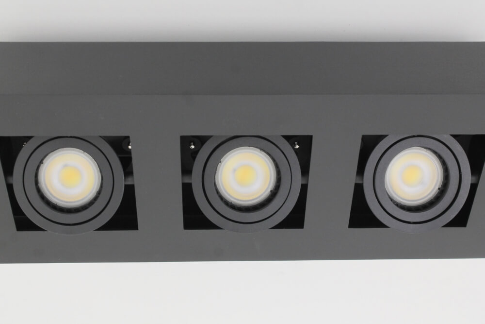 Strakke 3-lichts opbouwspot XANTO | Zwart