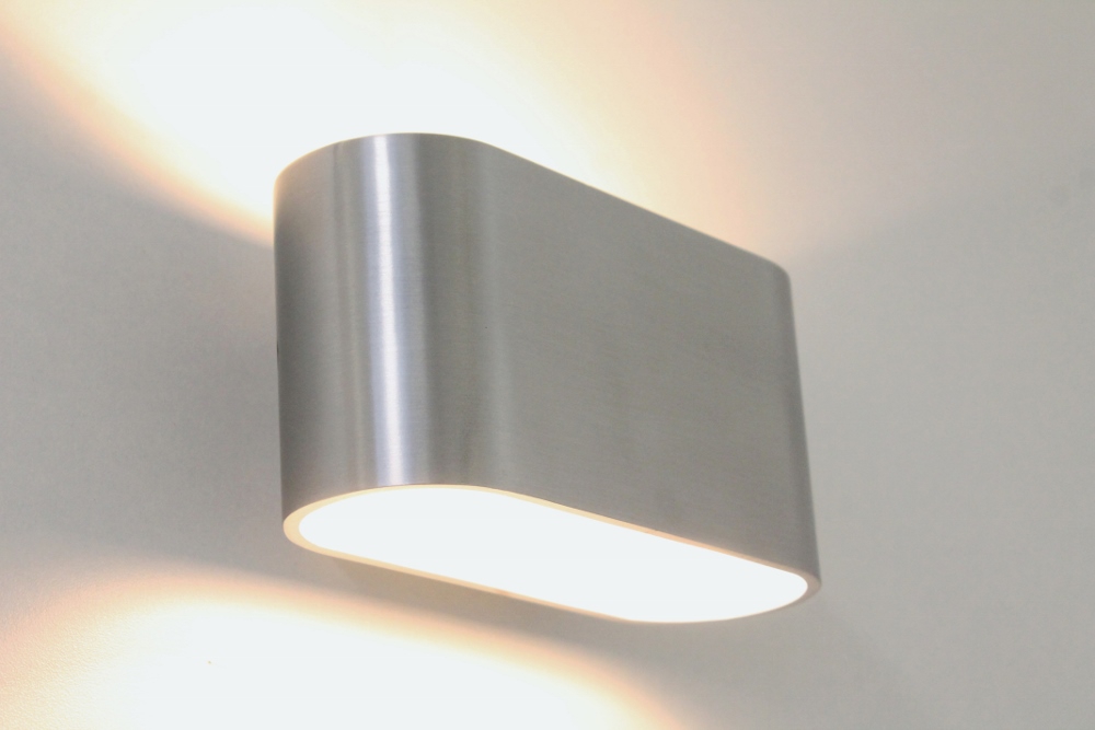 Strakke ovalen wandlamp OVALO 16 cm | Aluminium