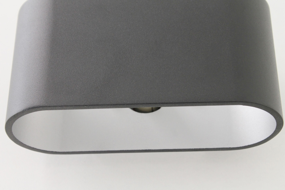 Strakke ovalen wandlamp OVALO 16 cm | Zwart / Zilver
