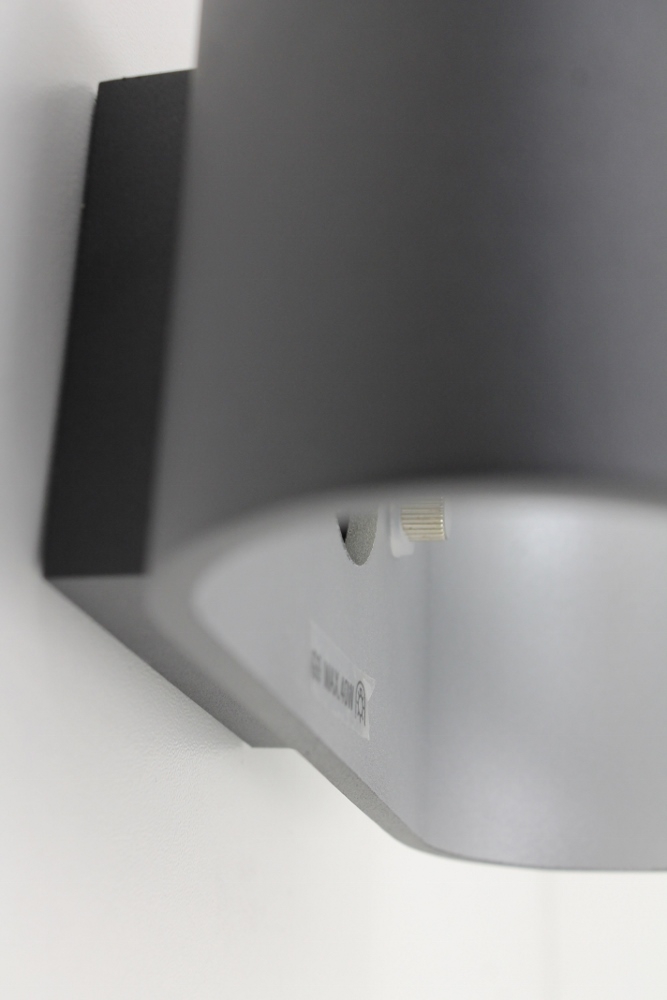 Strakke ovalen wandlamp OVALO 16 cm | Zwart / Zilver