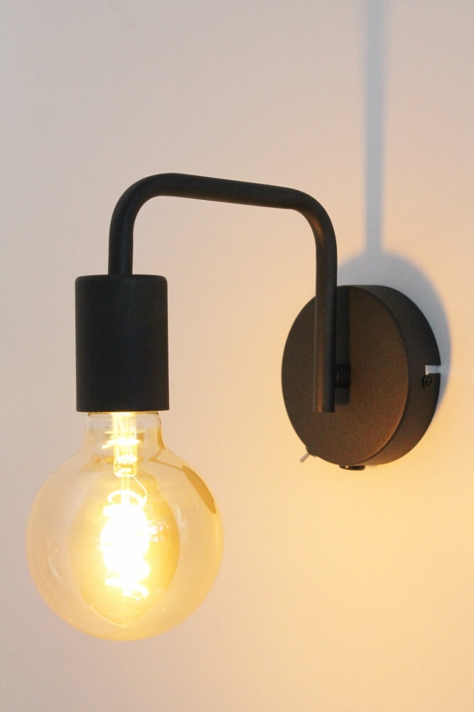 Minimalistische retro wandlamp DEMBA zwart