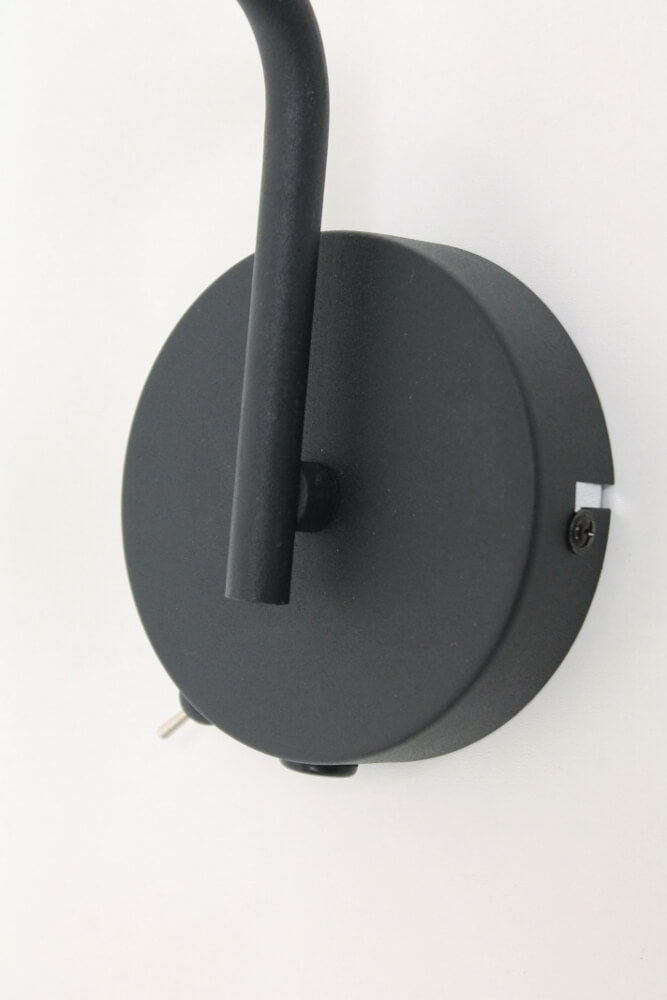 Minimalistische retro wandlamp DEMBA zwart