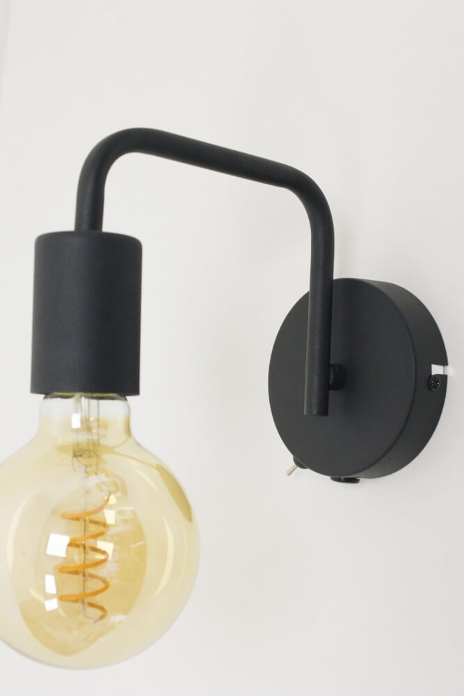 Minimalistische retro wandlamp DEMBA zwart