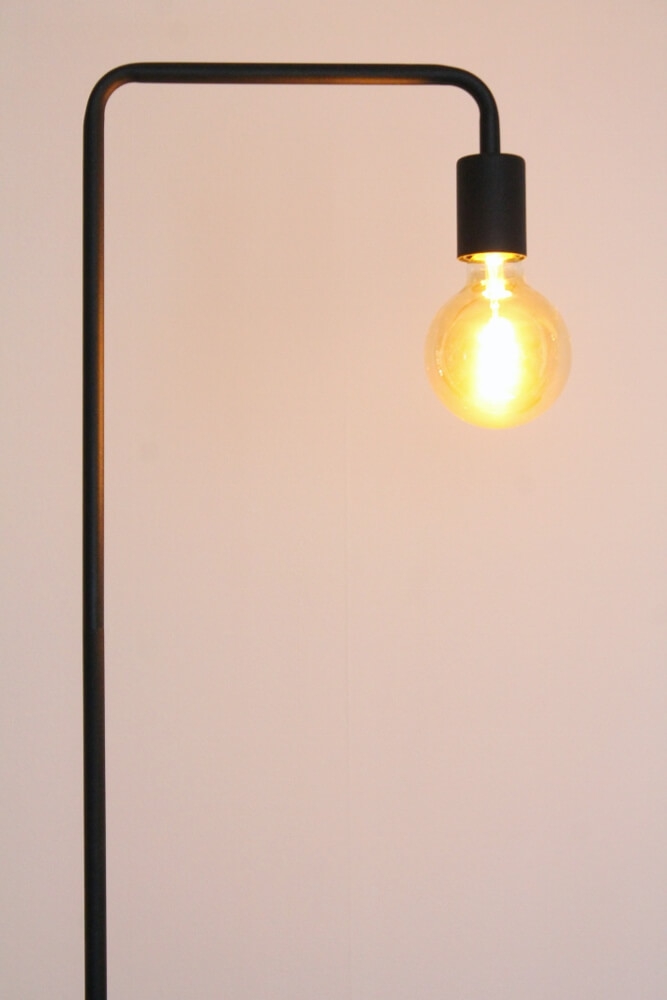 Minimalistische retro vloerlamp DEMBA II zwart | 150 cm