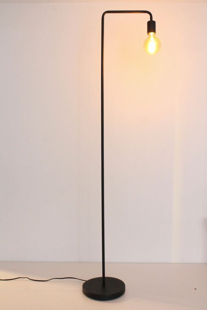 Minimalistische retro vloerlamp DEMBA II zwart | 150 cm