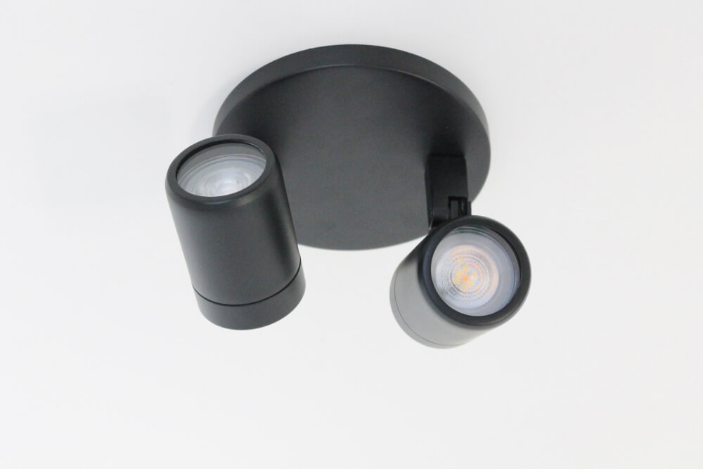 Kantelbare 2-lichts opbouwspot rond DOCCIA IP44 | Zwart