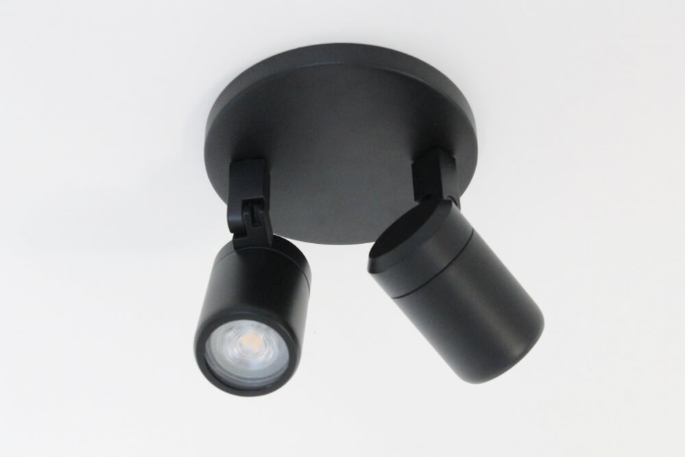 Kantelbare 2-lichts opbouwspot rond DOCCIA IP44 | Zwart