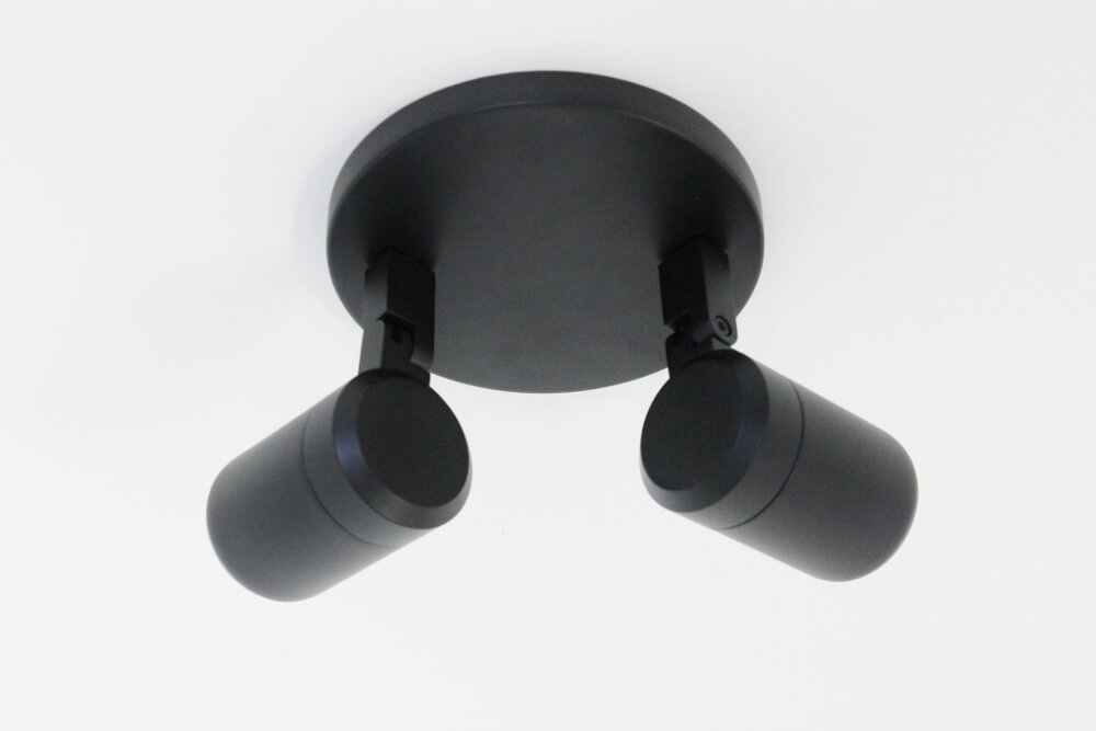 Kantelbare 2-lichts opbouwspot rond DOCCIA IP44 | Zwart
