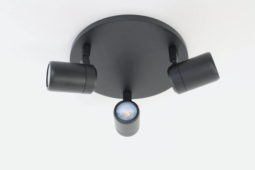 Kantelbare 3-lichts opbouwspot rond DOCCIA IP44 | Zwart