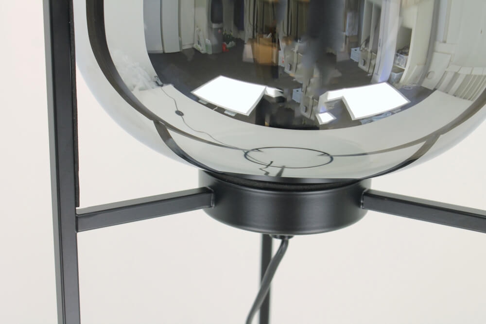 Stijlvolle vloerlamp PULPO met metallic smoke glazen stolp