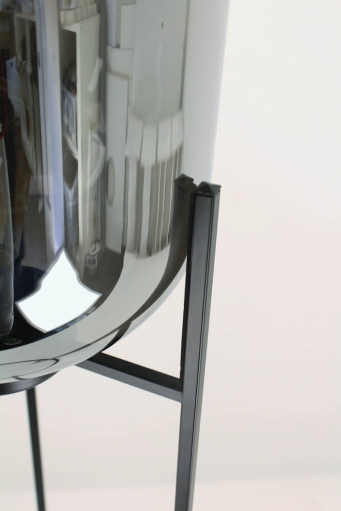 Stijlvolle vloerlamp PULPO met metallic smoke glazen stolp