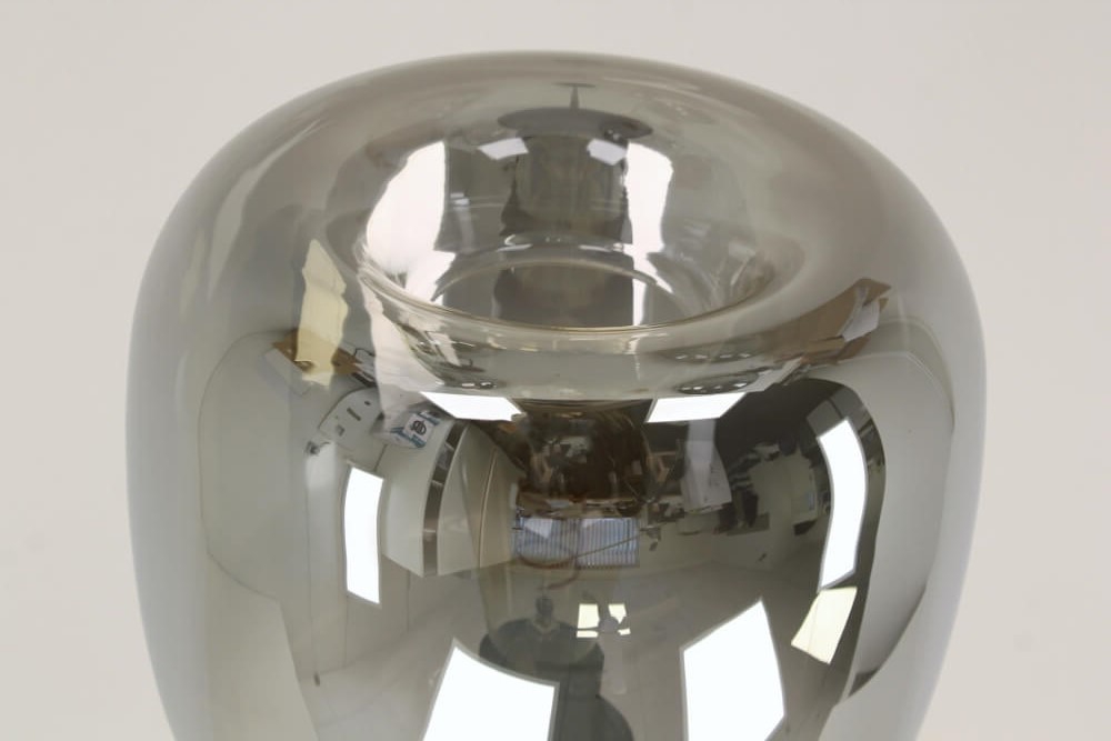 Zwarte strakke vloerlamp BY EEFFY metallic smoke zwart | Hutton Ø 28 cm