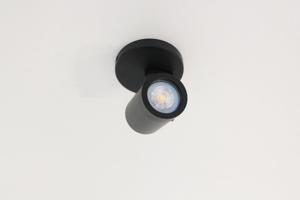 Stijlvolle strakke 1-lichts opbouwspot SCOOP rond | Zwart