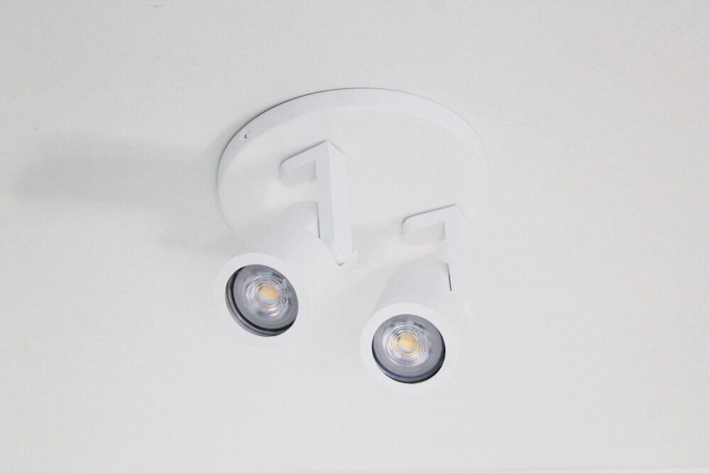 Stijlvolle strakke 2-lichts opbouwspot SCOOP rond | Wit