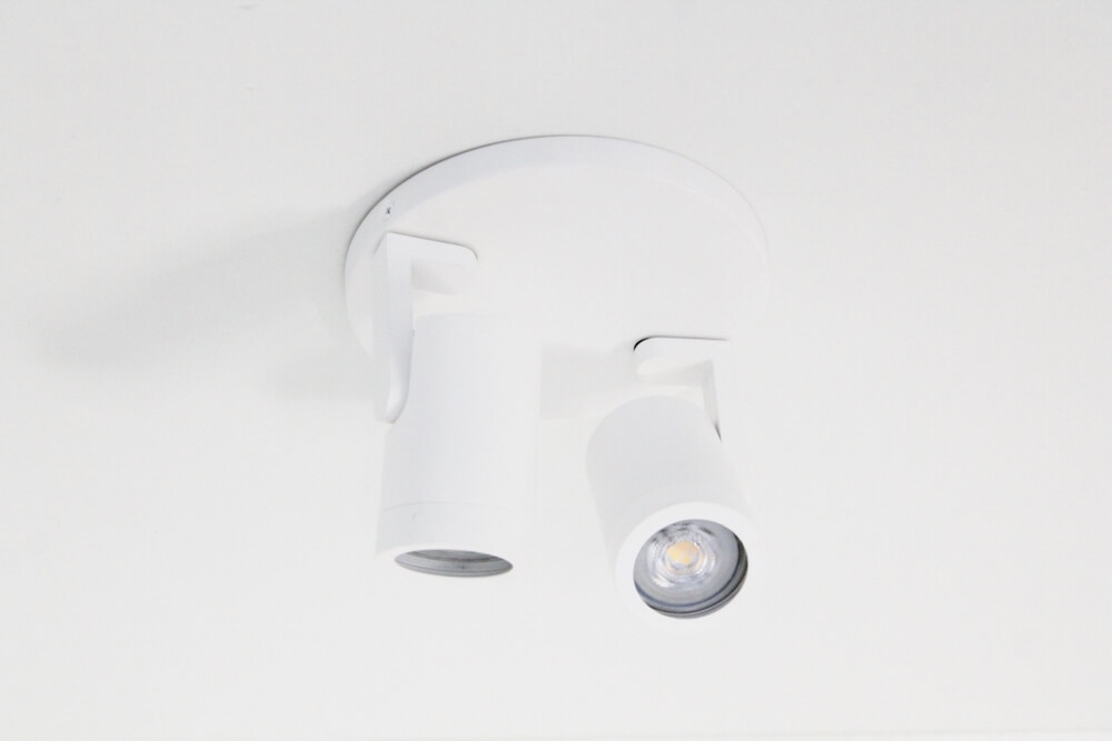 Stijlvolle strakke 2-lichts opbouwspot SCOOP rond | Wit