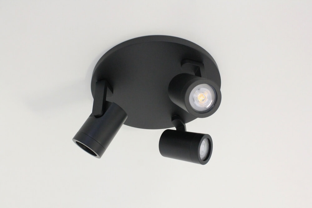 Stijlvolle strakke 3-lichts opbouwspot SCOOP rond | Zwart