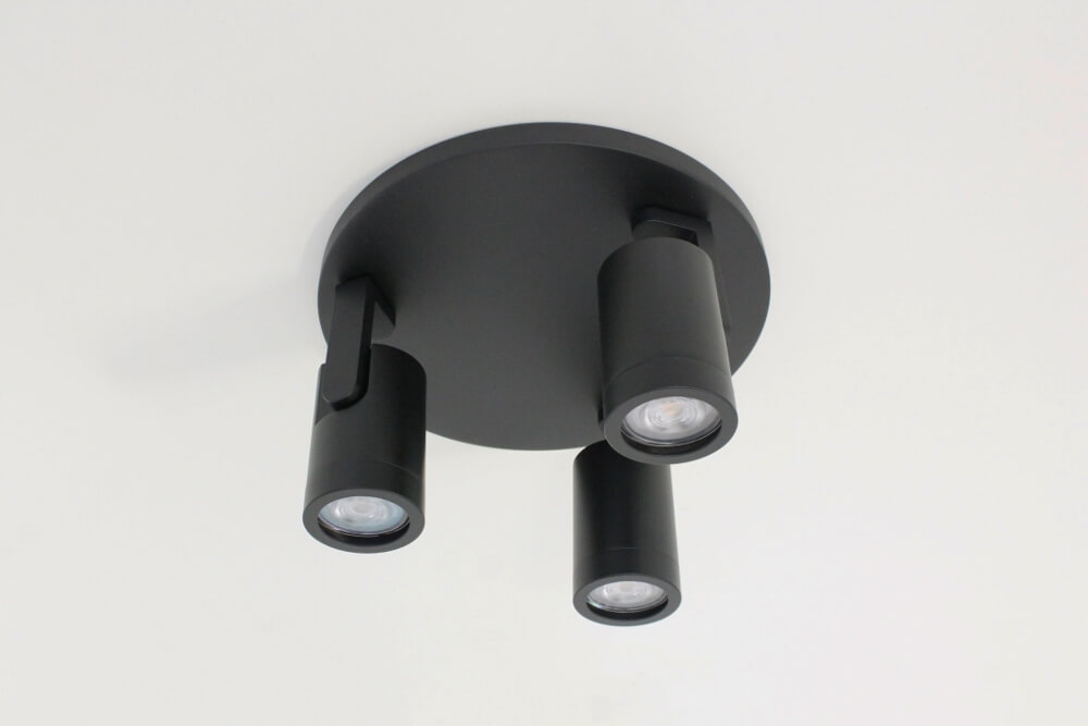 Stijlvolle strakke 3-lichts opbouwspot SCOOP rond | Zwart