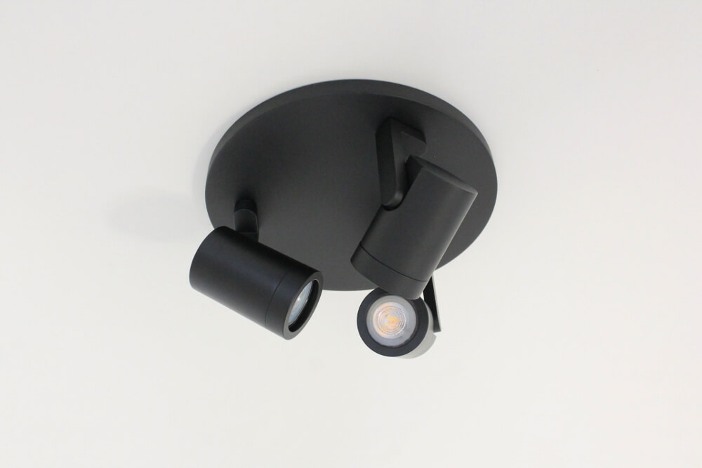 Stijlvolle strakke 3-lichts opbouwspot SCOOP rond | Zwart