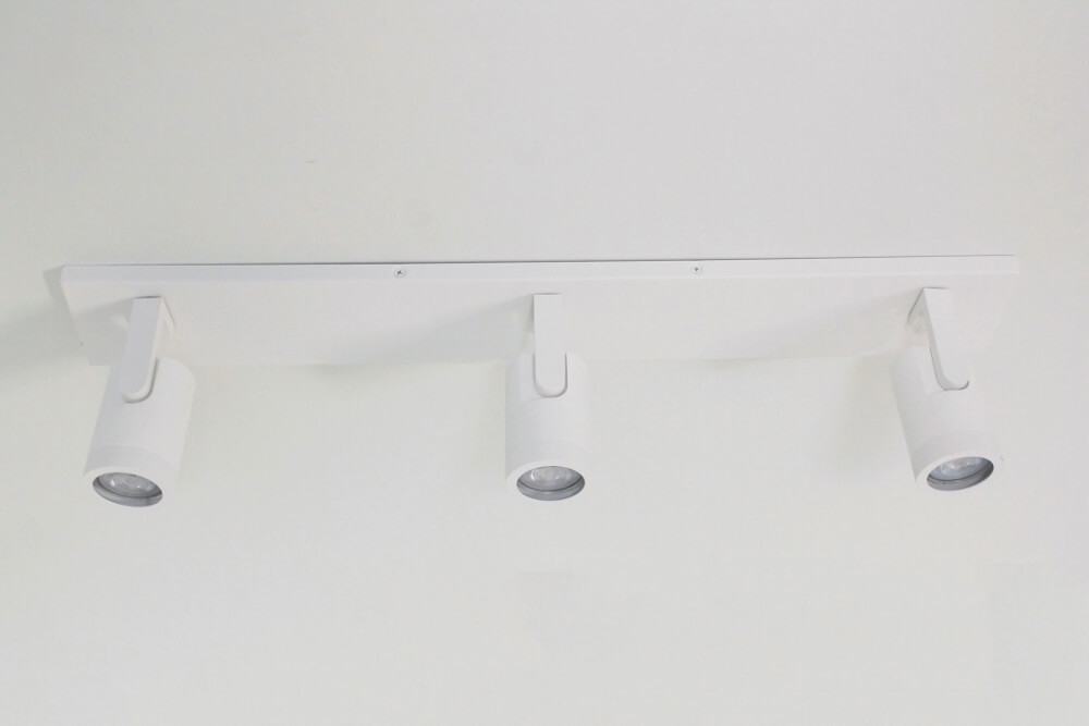 Stijlvolle strakke 3-lichts opbouwspot SCOOP balk | Wit