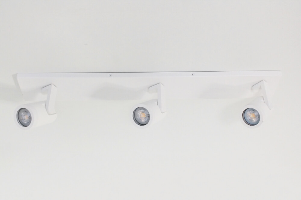 Stijlvolle strakke 3-lichts opbouwspot SCOOP balk | Wit