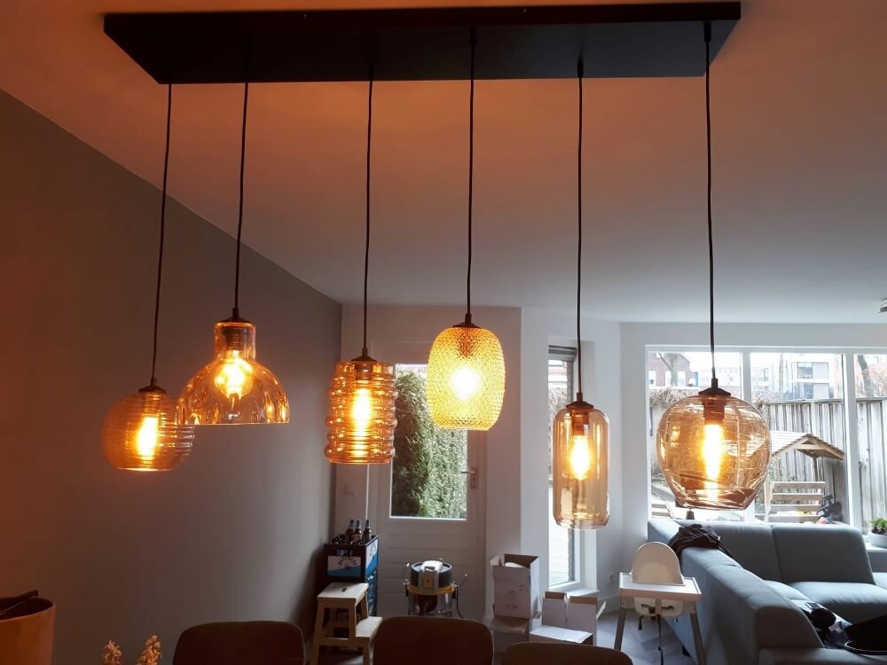 Zwarte hanglamp CLUSTER GOLD 6-lichts brede balk 130 cm