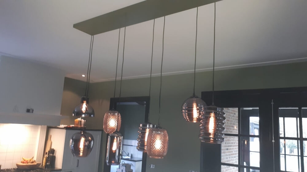 Zwarte hanglamp CLUSTER SMOKE 8-lichts brede balk 160 cm